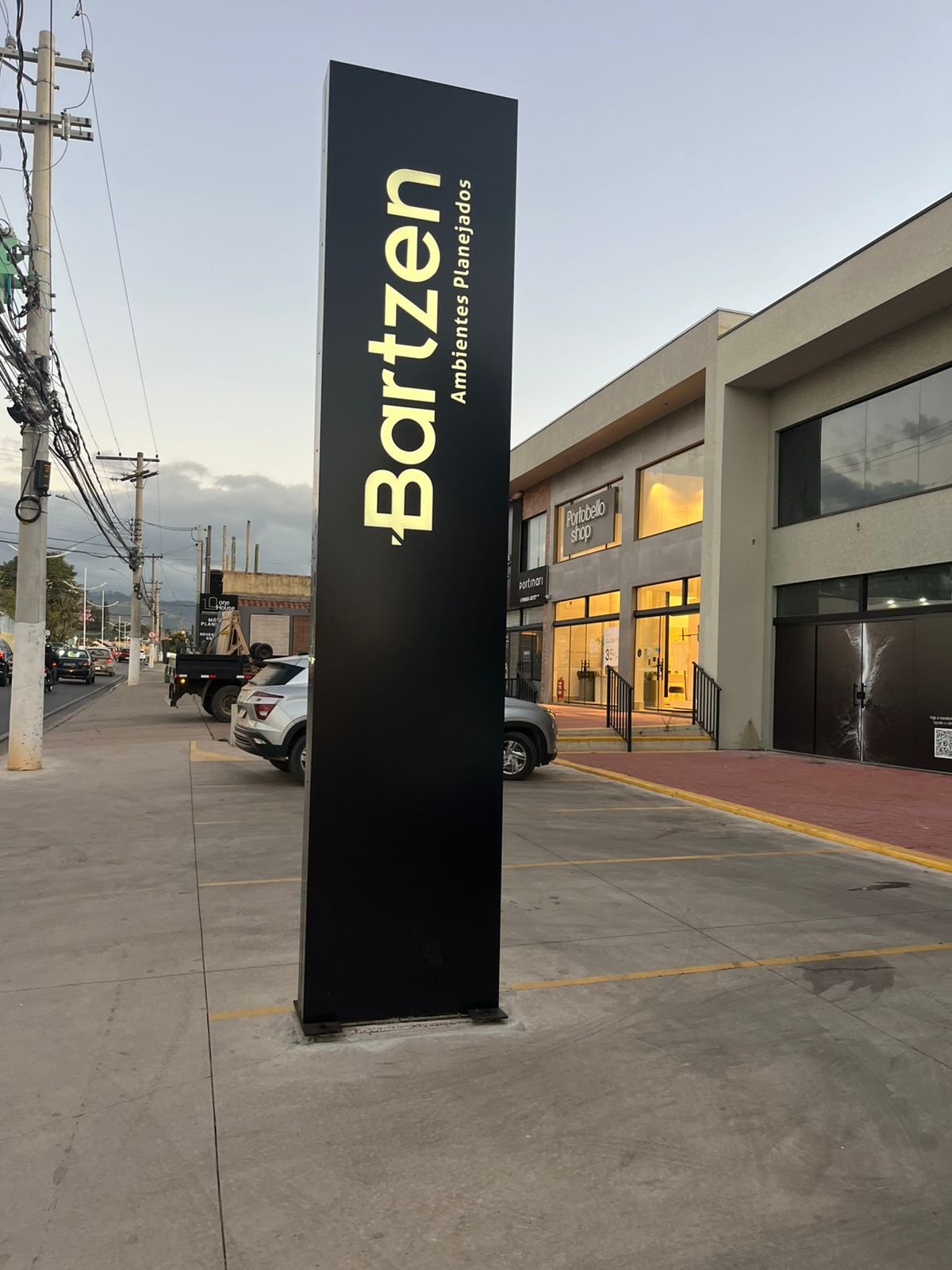 Totem pylon iluminado ACM Jundiai - Franksign